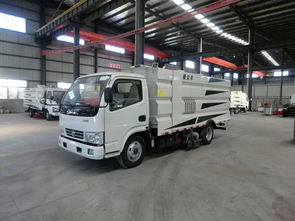 东风多利卡干湿两用多功能吸尘车 城市清洁的革新力量